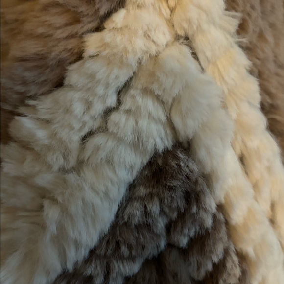 Bagatelle : warm, soft, and luxurious coat Size: Large. Tan/white winter wear - Picture 4 of 4